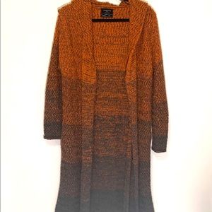 This more young contemporary Long chunky cardigan